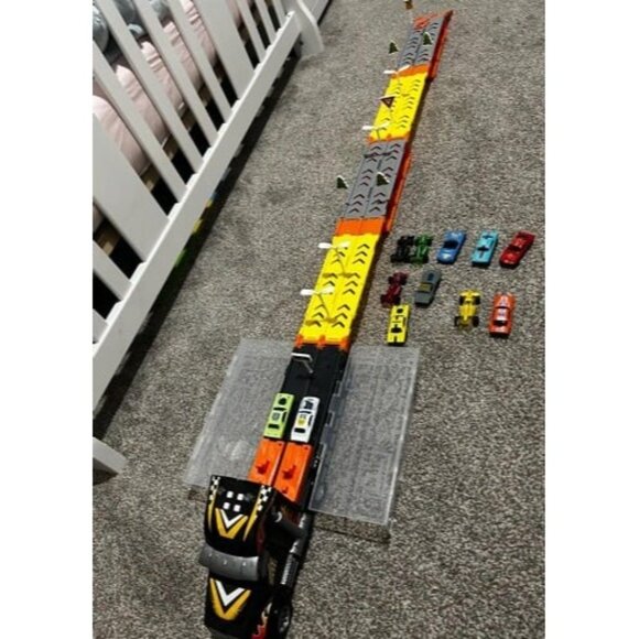 New Toy Truck for Kids,5-FT Race Track and 12 Die-Cast Metal Toy Cars - Picture 3 of 3
